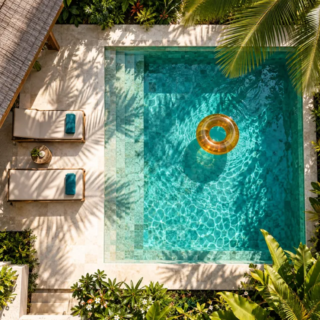 Contoh post: Hari di kolam